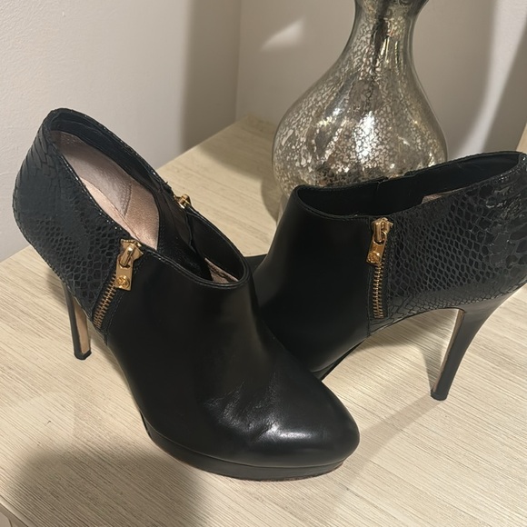 Michael Kors York booties size 10 black with black reptile on heel. Heel 5 in. - Picture 8 of 8